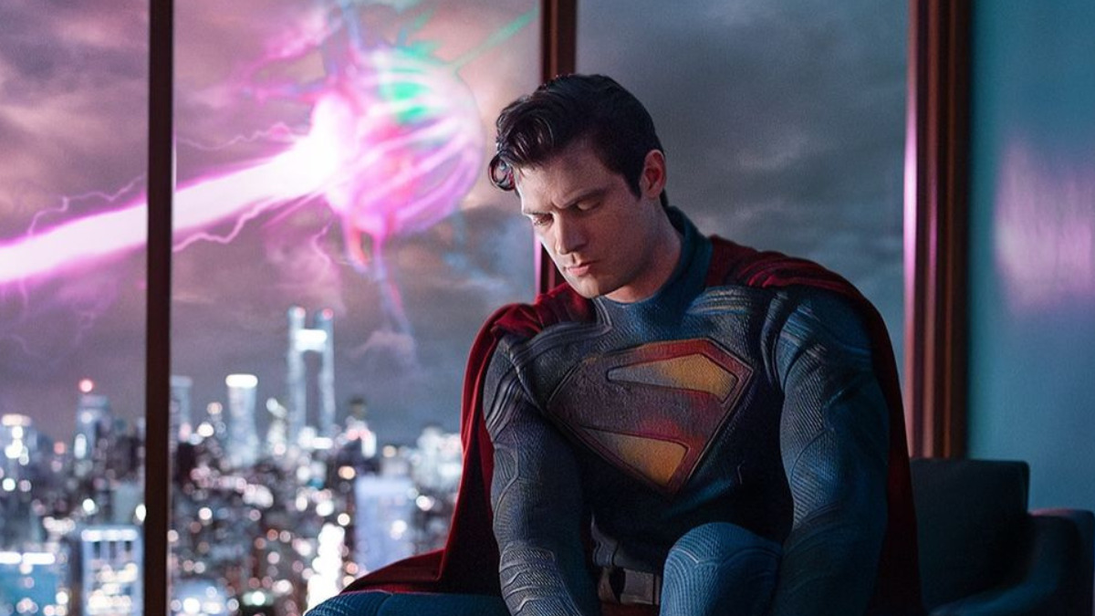 Superman | Novos registros revelam ação clássica e início do voo